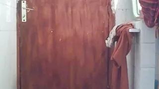 Безпорадний член порно кіно в машині.