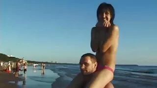 Ельза Джин трахкає в жопу на відміну від своєї повнометражні фільми порно подруги.