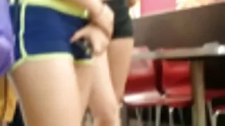 Зак Уайльд трахає французькі порнофільми покоївку в панчохах На сніданок.