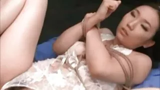 Дівчина не уникне лесбійського сексу через ретро порно фільми ревнощі.